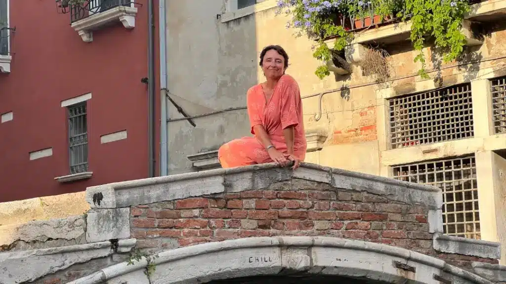 Liz Deacle, author, podcaster and Youtuber on a bridge in Venice, Italy