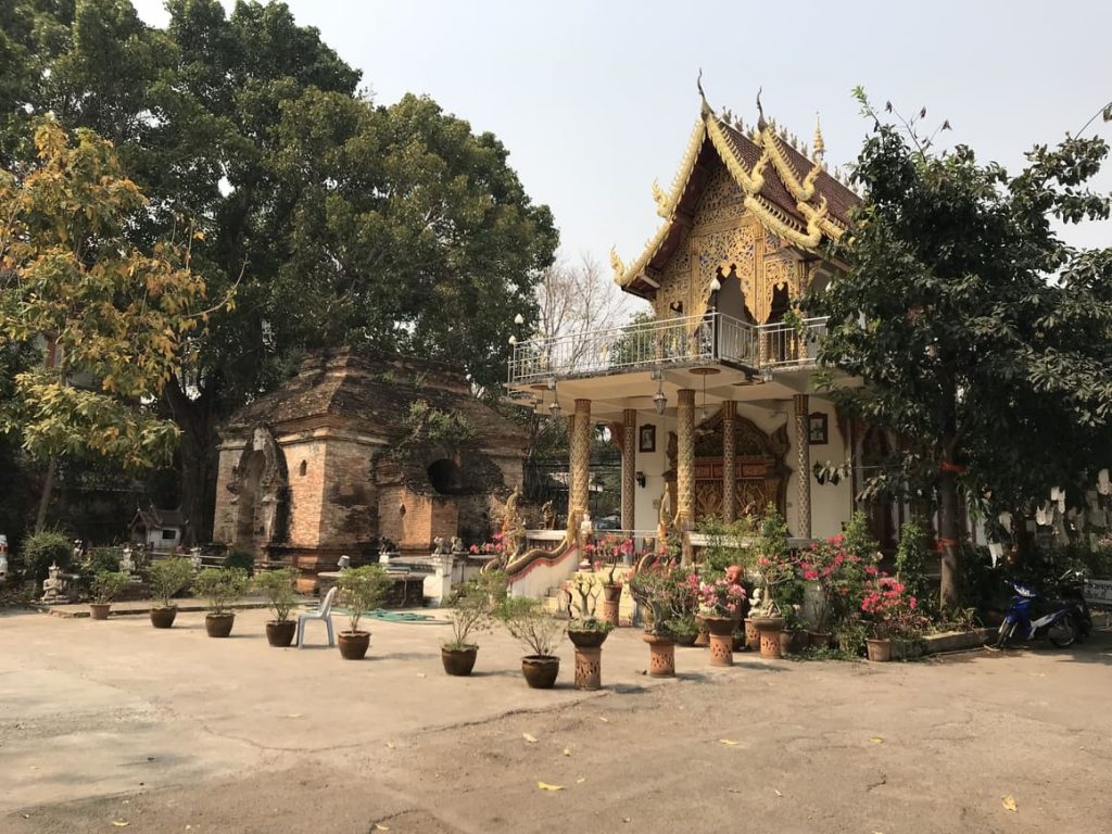 A travel bog diary. Pumping my thighs in Thailand