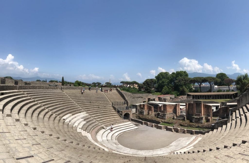 A trip to Pompeii with the kids. The costs, the parking, all the information you need in one travel blog.