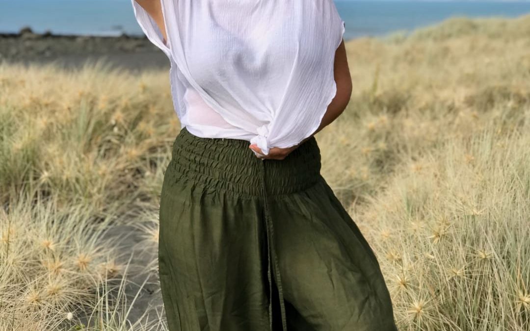 Best Travel Pants For Long Flights. (No More Squirming & Yanking)