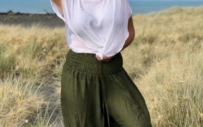 Best Travel Pants For Long Flights. (No More Squirming & Yanking)