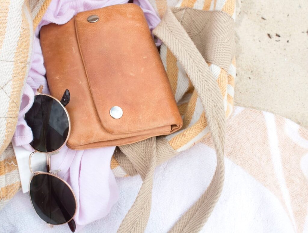 8 Very Best Travel Purses That Don't Make You Look Like A Tourist