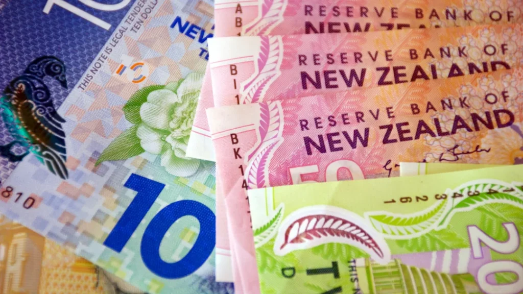 New Zealand money. Will I be poor in New Zealand?