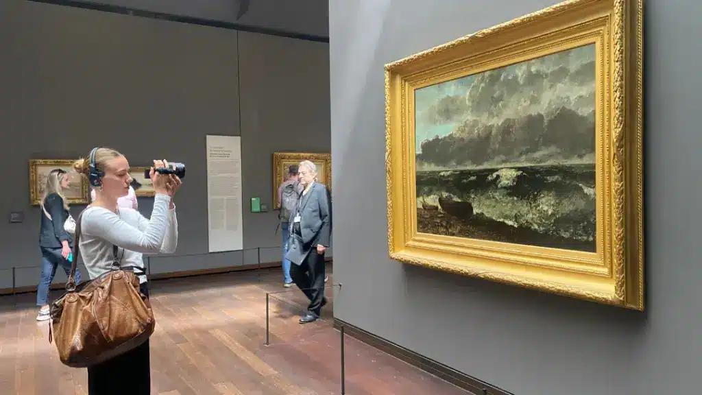 girl at museum in Paris