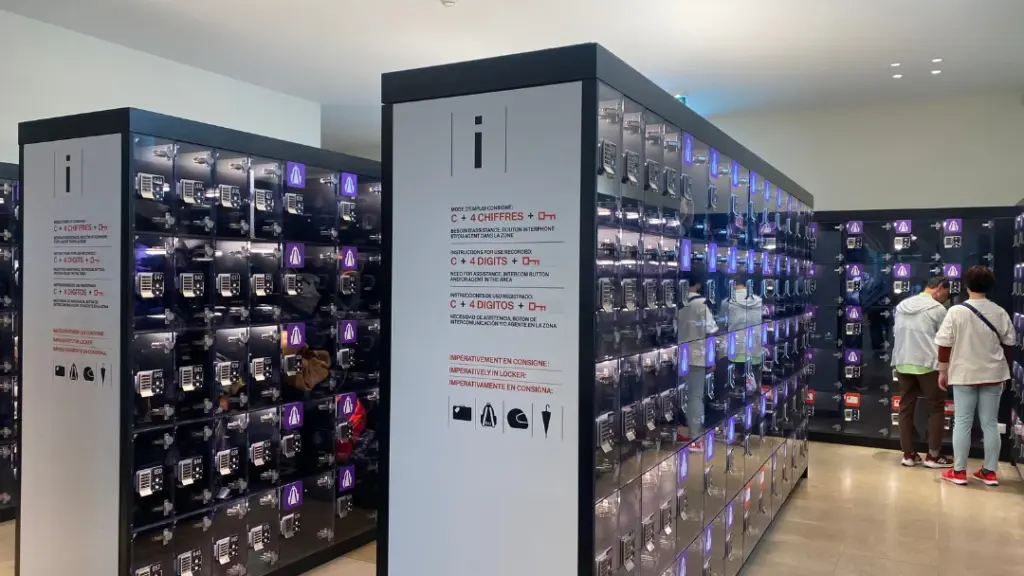 Lockers in the Museum d' Orsay 