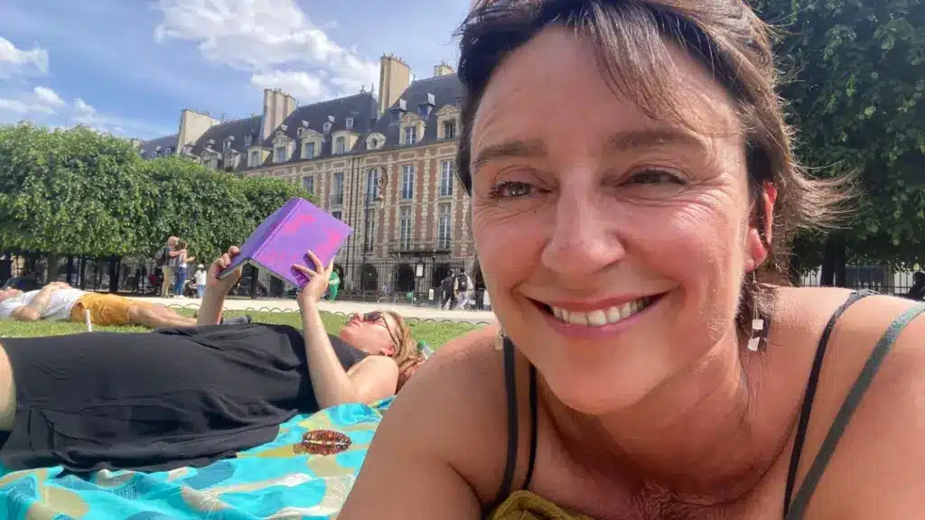 Woman in Paris with her daughter for a month. The It's a Drama Podcast